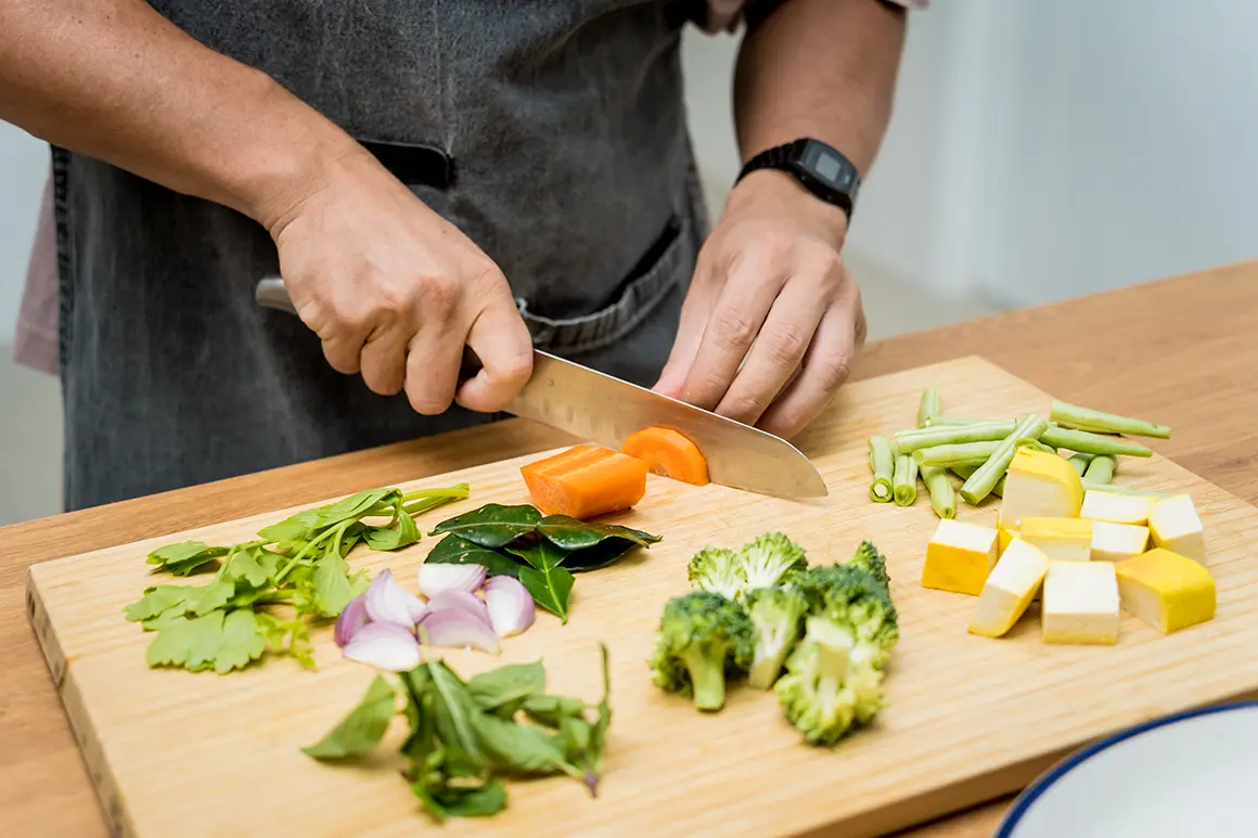 Mantén una alimentación equilibrada y ajustada a tu nuevo horario