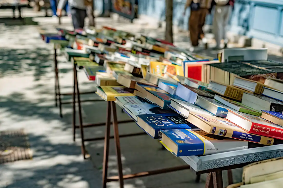 Mercado de Antigüedades de Granada: màgia i tradició sota l’Alhambra