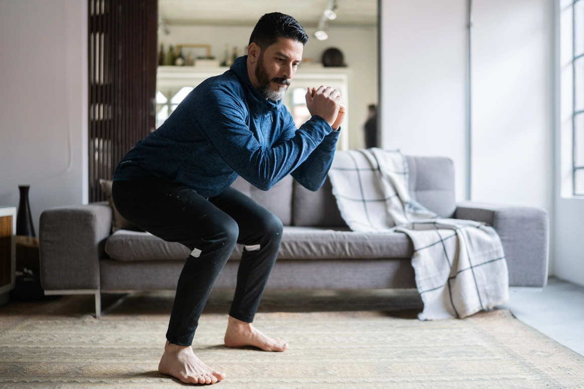 Squat with lateral leg raise