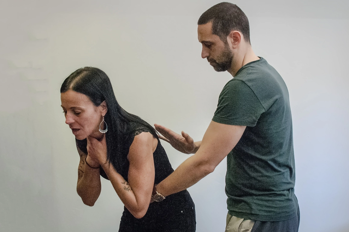 Golpes en la espalda (5 veces)