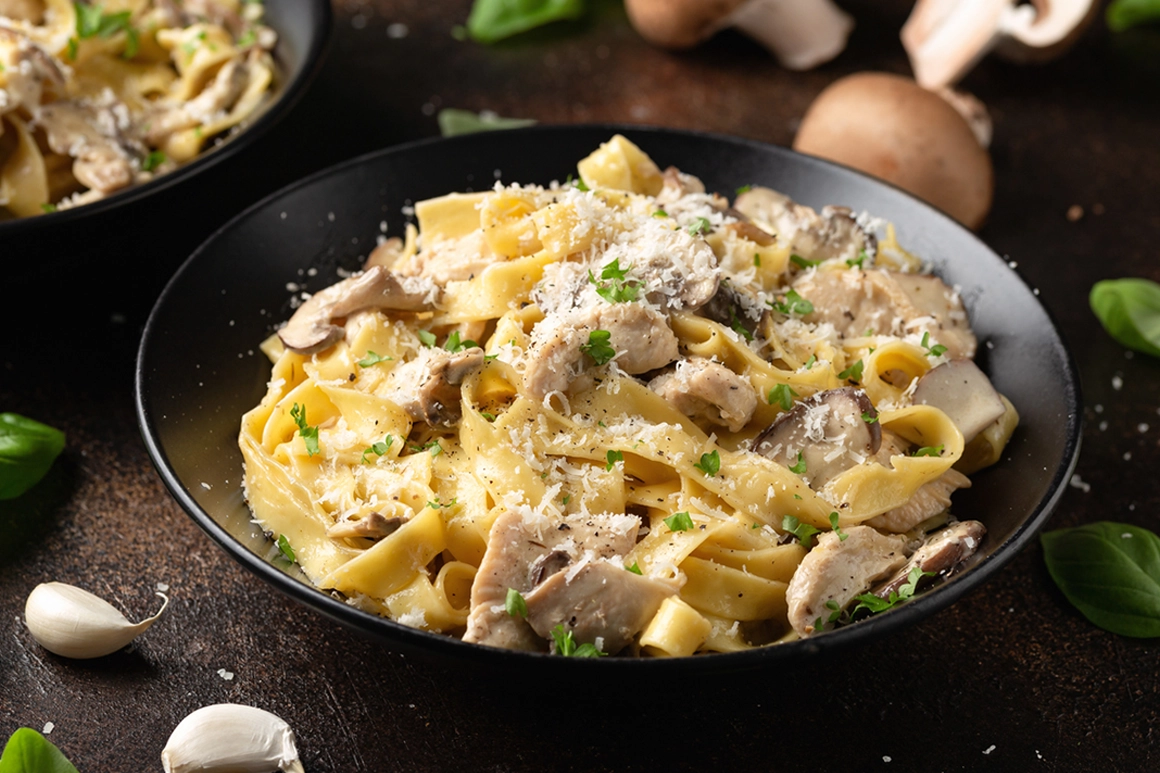 Pasta amb salsa de bolets i pernil