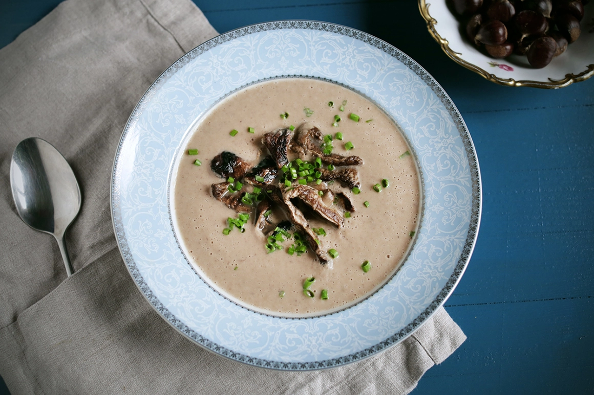 Chestnut and mushroom soup