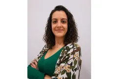Dr. Rocío Bueno Martínez Dietista-nutricionista formada en la Universidad de Alicante y especializada en nutrición clínica. Desde 2013 desarrolla su labor como nutricionista en la Clínica Vistahermosa de Alicante, y desde 2015 es coordinadora de Nutrición de Grupo HLA, liderando el equipo de nutricionistas de los diferentes centros, así como las cocinas del Grupo. Compagina su labor asistencial en consulta con la docencia. 