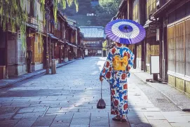Geisha paseando por Kanazawa