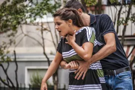 L’ennuegament es produeix quan un aliment o un altre objecte bloqueja parcialment o totalment el pas de l’aire cap als pulmons.