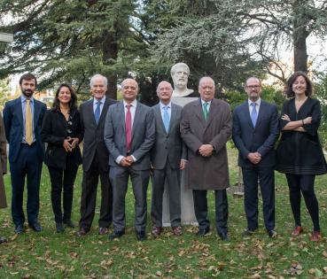 El jurado de los premios ASISA-UAM junto a los premiados, varios directivos de ASISA y el Dr. Jaime Siegrist, ponente en el acto de entrega de los premios. 