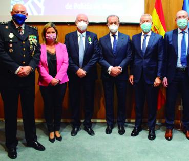 De izquierda a derecha: Jorge Manuel Martí, jefe superior de Policía de Madrid; Myriam Pallarés, directora general de Muface; Dr. Francisco Ivorra, presidente del Grupo ASISA; Dr. José Vilella, director médico asistencial de ASISA; Jaime Ortiz, director comercial y de marketing de ASISA; César Gozalbo, gerente de ASISA en Castellón.