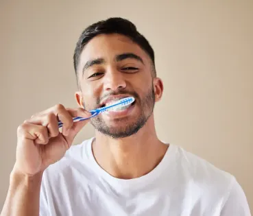 Dientes amarillos: cómo evitarlos y cómo ponerle solución