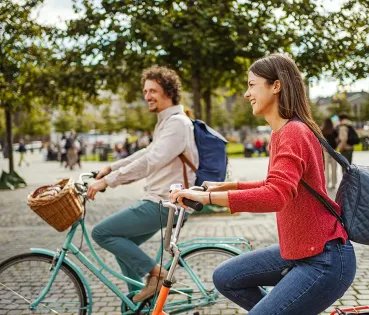 Parella en bicicleta. Estil de vida saludable.