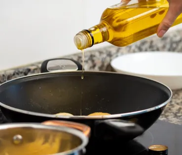 El aceite tiene un alto poder contaminante y es muy difícil de eliminar. 