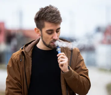 El principal riesgo de los vapeadores es la edad en la que se inicia su consumo.