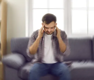 Las personas que tienden a sufrir mareos constantes, deben tener especial cuidado al levantarse de golpe. 