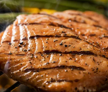 By following these tips, you'll find it much easier to cook pan-fried salmon with a crispy exterior and a juicy interior.
