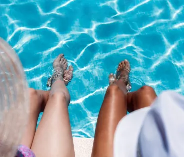 Heat, humidity and the use of shared spaces create the ideal conditions for the spread of fungal infections. 