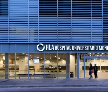 El programa es desenvolupa tant en la pròpia consulta de l'hospital com en col·laboració amb els centres educatius que el sol·licitin.