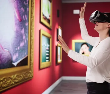 Actualmente, existe una auténtica explosión de propuestas artísticas inmersivas, un fenómeno todavía algo caótico que, para algunos, parece llamado a competir con los museos tradicionales.