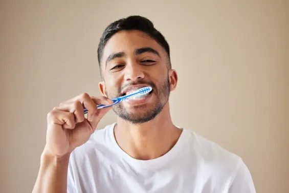 Dientes amarillos: cómo evitarlos y cómo ponerle solución