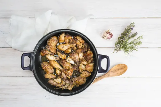 Pollo al ajillo.