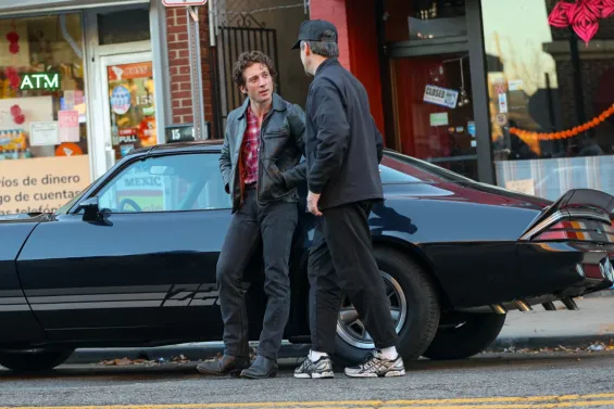 Jeremy Allen White and Scott Cooper in 'Deliver me from Nowhere'