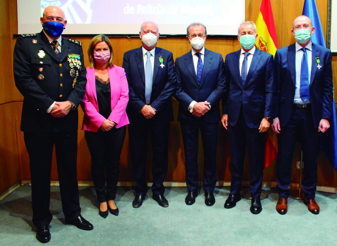 De izquierda a derecha: Jorge Manuel Martí, jefe superior de Policía de Madrid; Myriam Pallarés, directora general de Muface; Dr. Francisco Ivorra, presidente del Grupo ASISA; Dr. José Vilella, director médico asistencial de ASISA; Jaime Ortiz, director comercial y de marketing de ASISA; César Gozalbo, gerente de ASISA en Castellón.