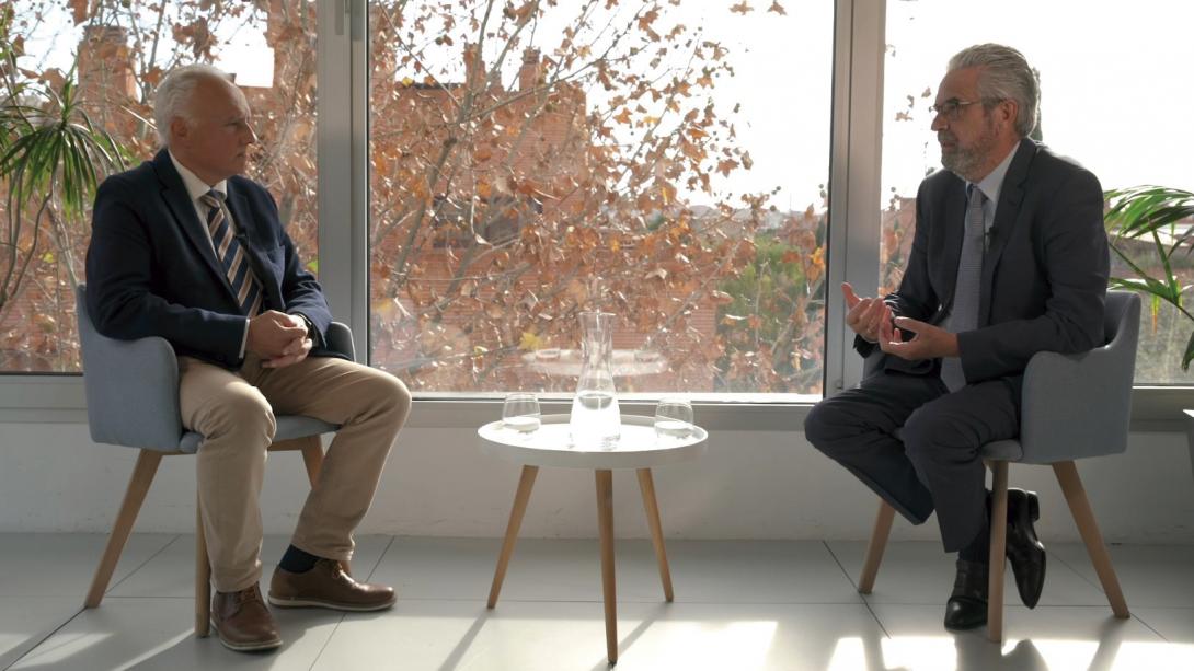 Doctor José Javier García del Águila (left), Medical Director of HLA Mediterráneo (Almeria) and Doctor Carlos Zarco, Medical Director of HLA Universitario Moncloa (Madrid), during the conversation about ‘The hospitals of the future.’