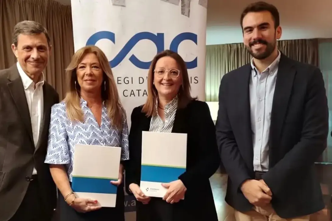 De izquierda a derecha: Diego Almendáriz, gerente del CAC; Marisa Galán, presidenta del CAC; Mónica Pujol, directora ejecutiva de Assistència Sanitària, y Víctor Molina, actuario de seguros de Assistència Sanitària.