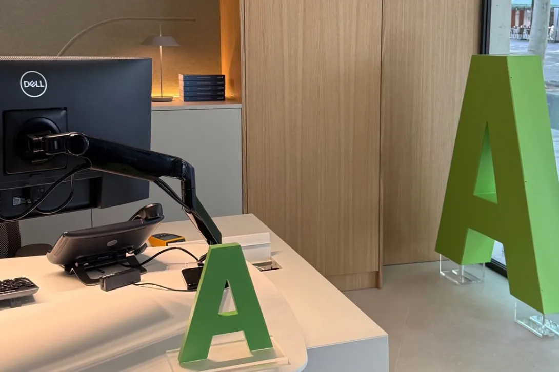 La nova oficina ofereix atenció presencial en un espai còmode, funcional i obert per a usuaris i personal.