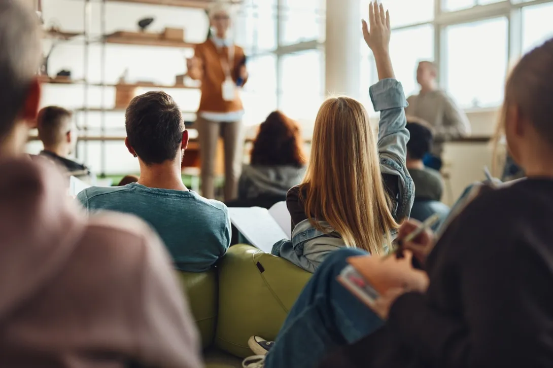 Estudiants universitaris refugiats reben cobertura mèdica gratuïta gràcies al programa d’Assistència Sanitària.