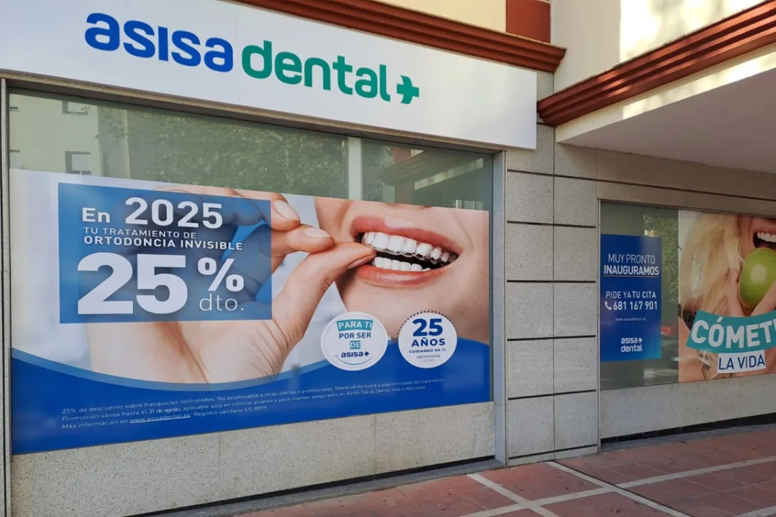 Image of the façade of the new dental centre in Seville.