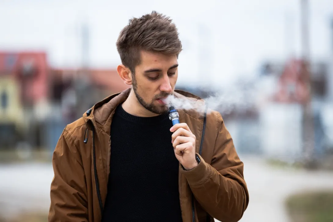 El principal riesgo de los vapeadores es la edad en la que se inicia su consumo.