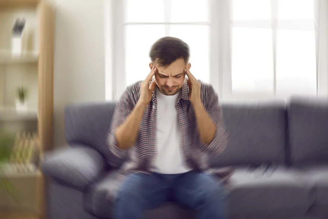 Las personas que tienden a sufrir mareos constantes, deben tener especial cuidado al levantarse de golpe. 