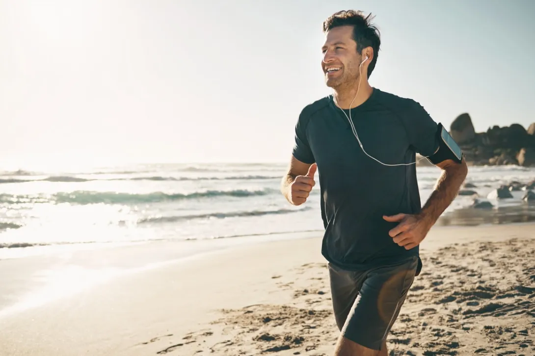 Entrenar en verano supone un mayor esfuerzo para el organismo que hacerlo durante los meses más fríos. 