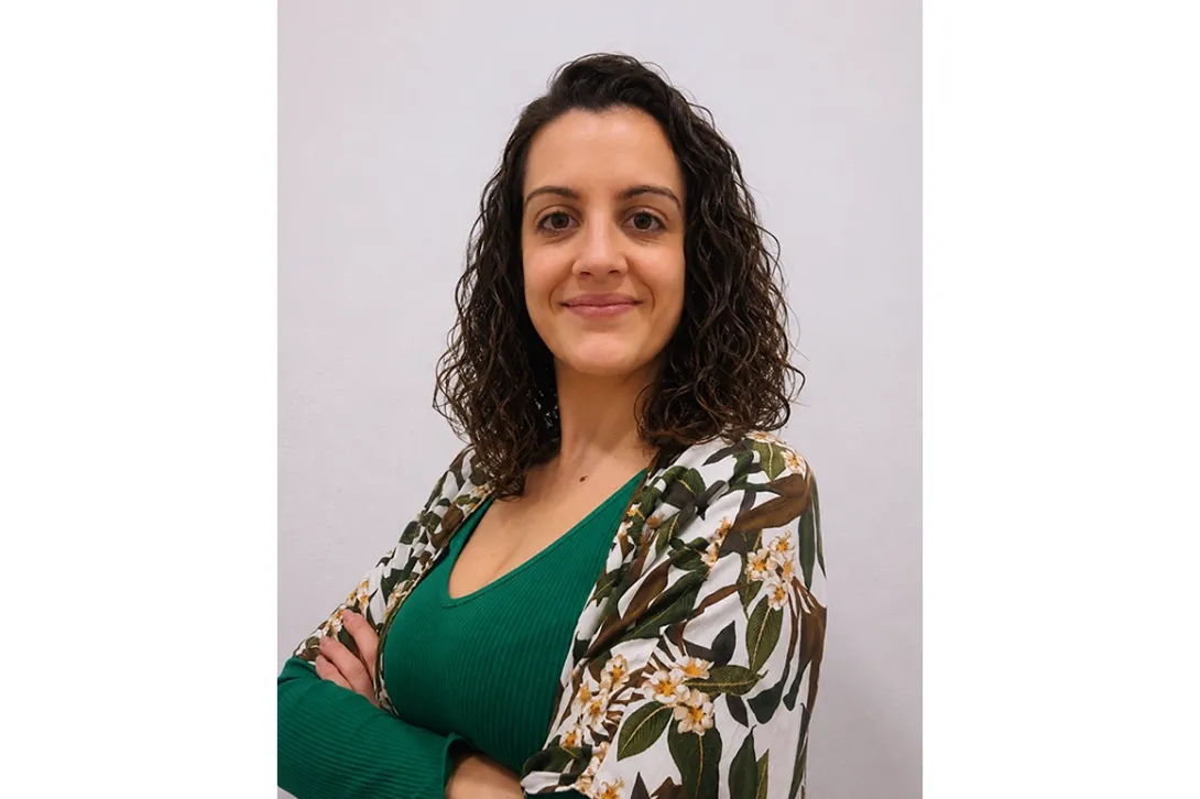 Dr. Rocío Bueno Martínez Dietista-nutricionista formada en la Universidad de Alicante y especializada en nutrición clínica. Desde 2013 desarrolla su labor como nutricionista en la Clínica Vistahermosa de Alicante, y desde 2015 es coordinadora de Nutrición de Grupo HLA, liderando el equipo de nutricionistas de los diferentes centros, así como las cocinas del Grupo. Compagina su labor asistencial en consulta con la docencia. 